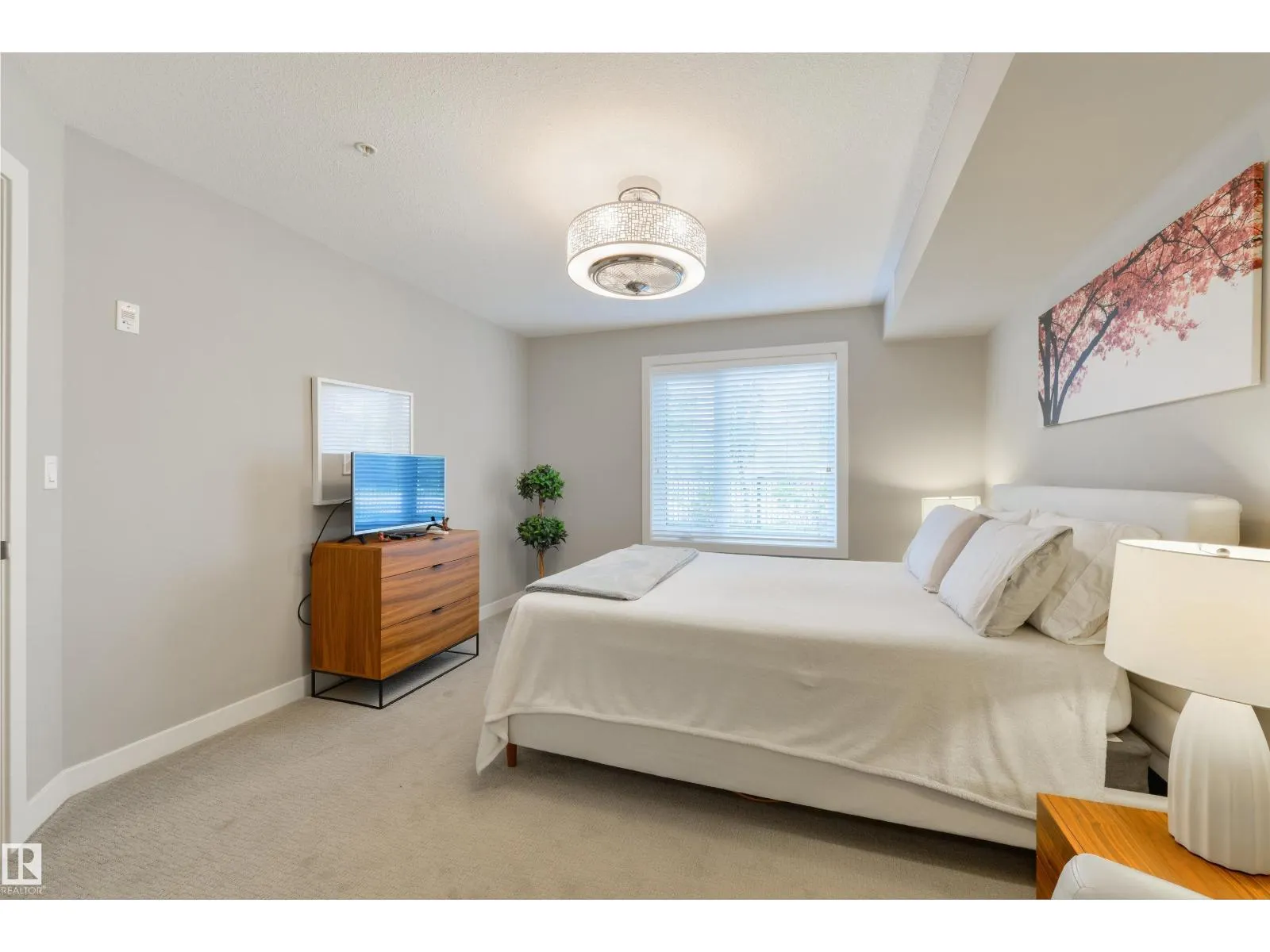 #110 5029 EDGEMONT BV NW