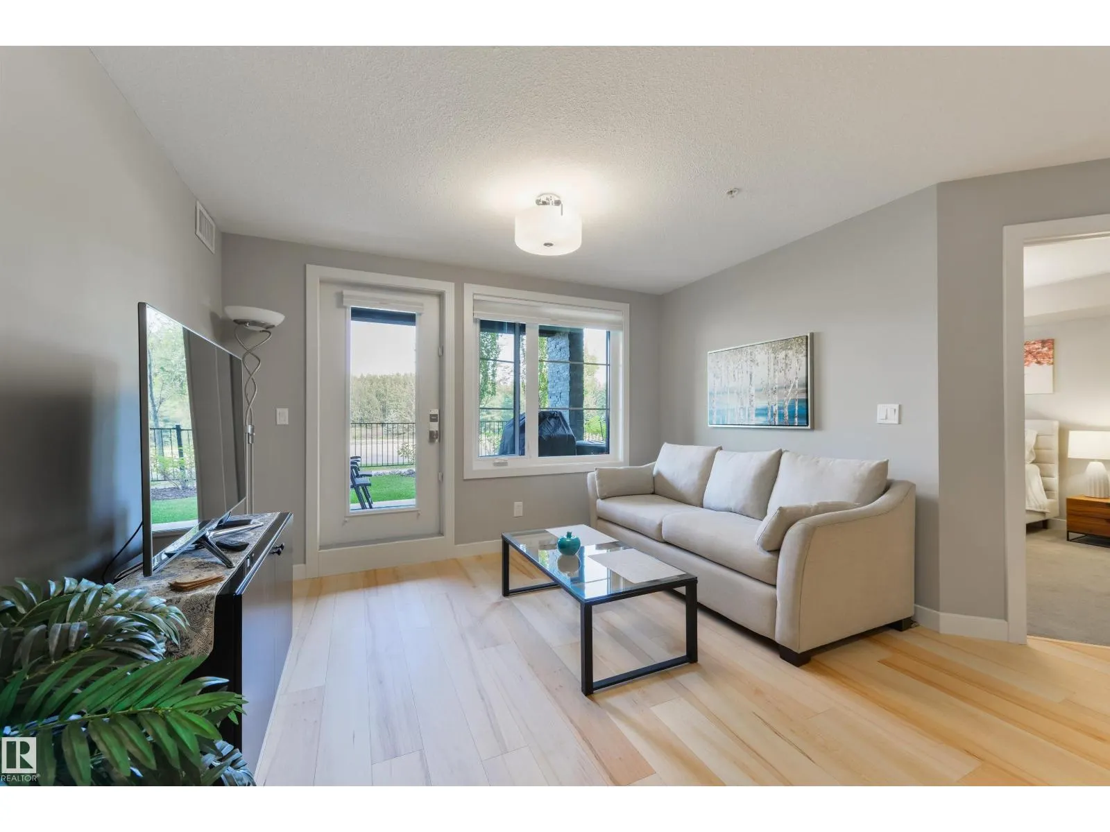 #110 5029 EDGEMONT BV NW