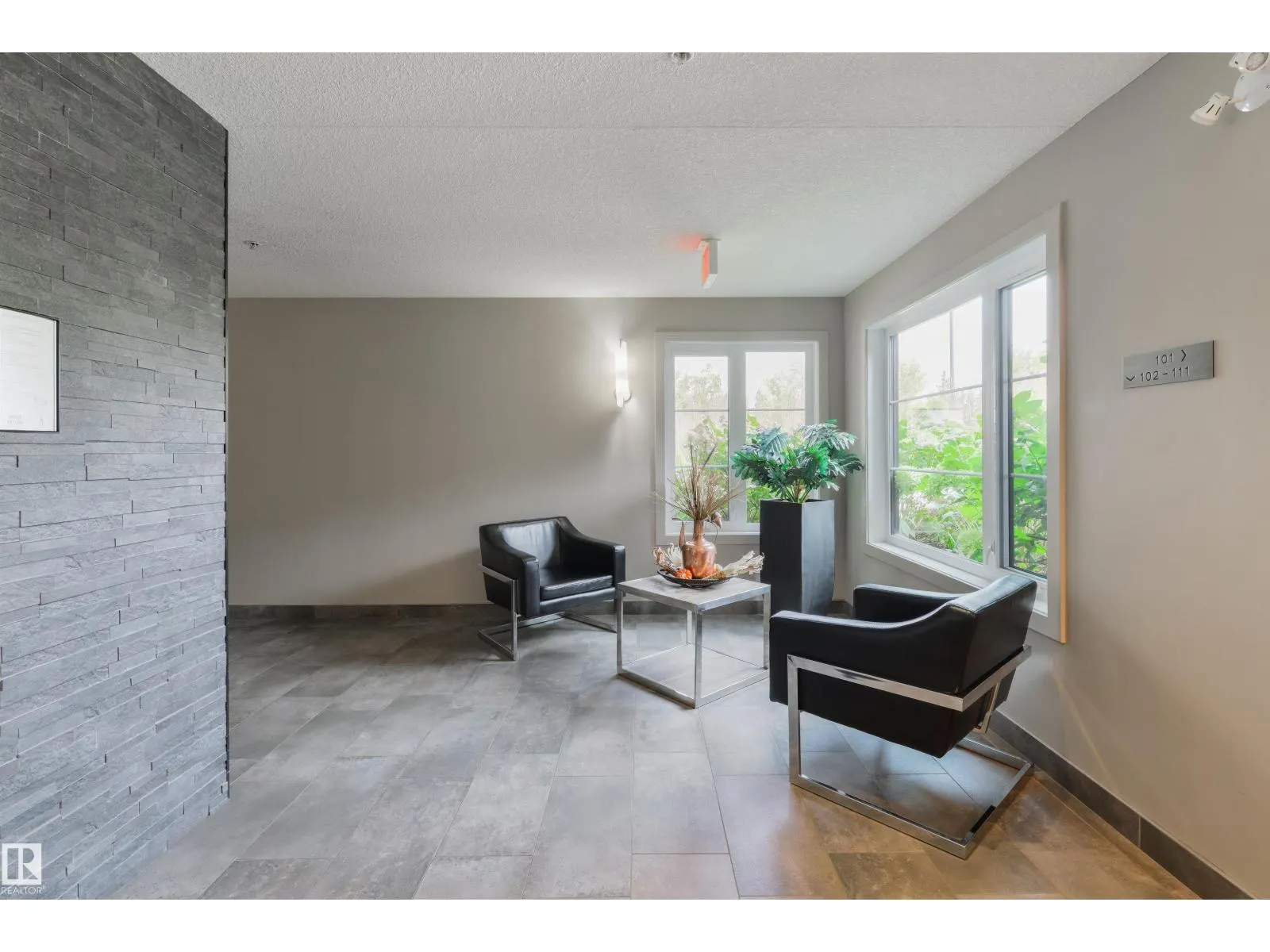 #110 5029 EDGEMONT BV NW