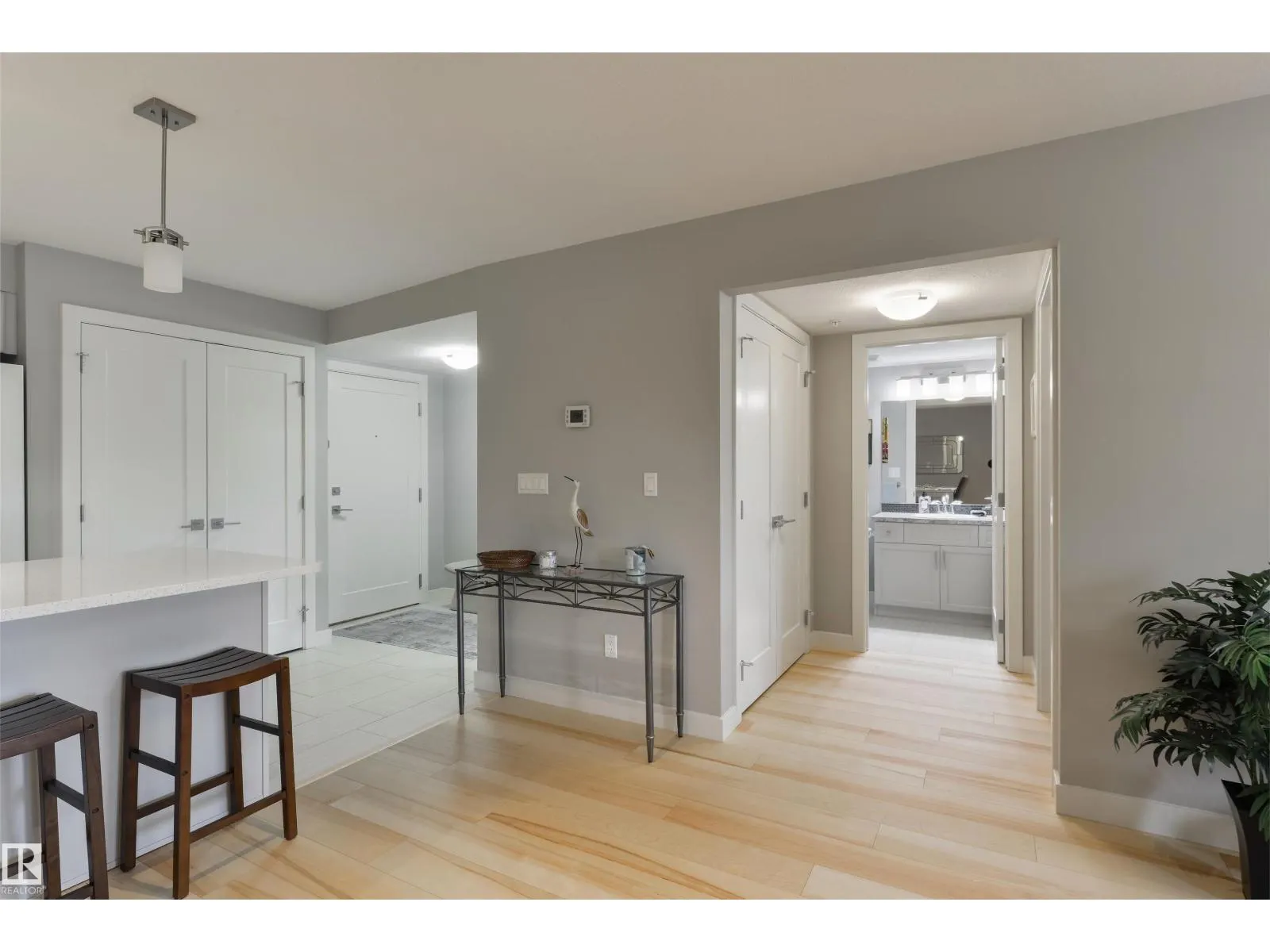 #110 5029 EDGEMONT BV NW