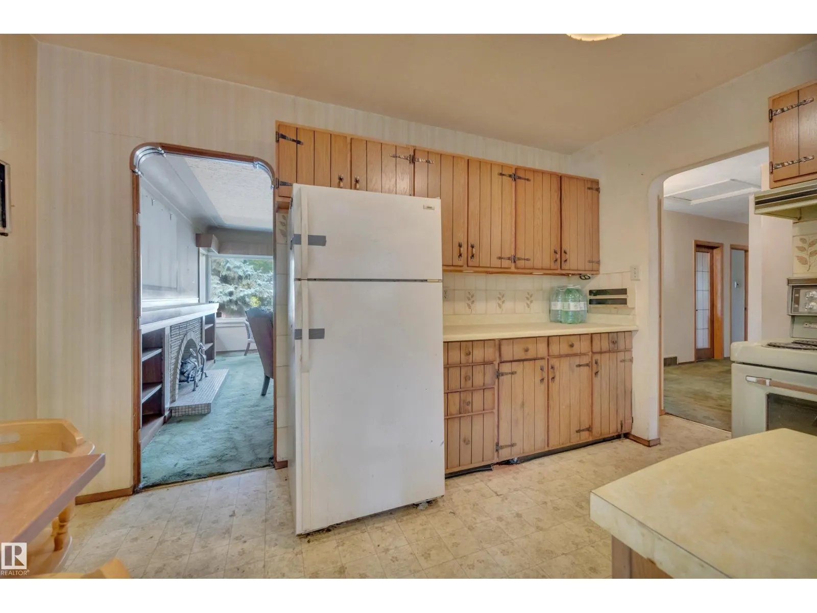8941 79 AV NW