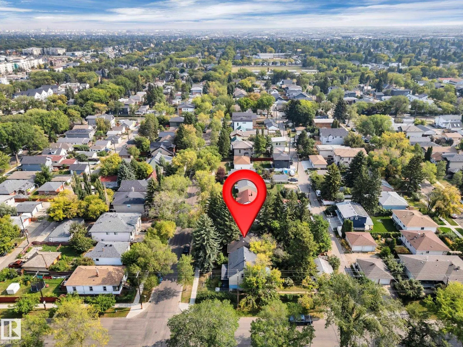 8941 79 AV NW