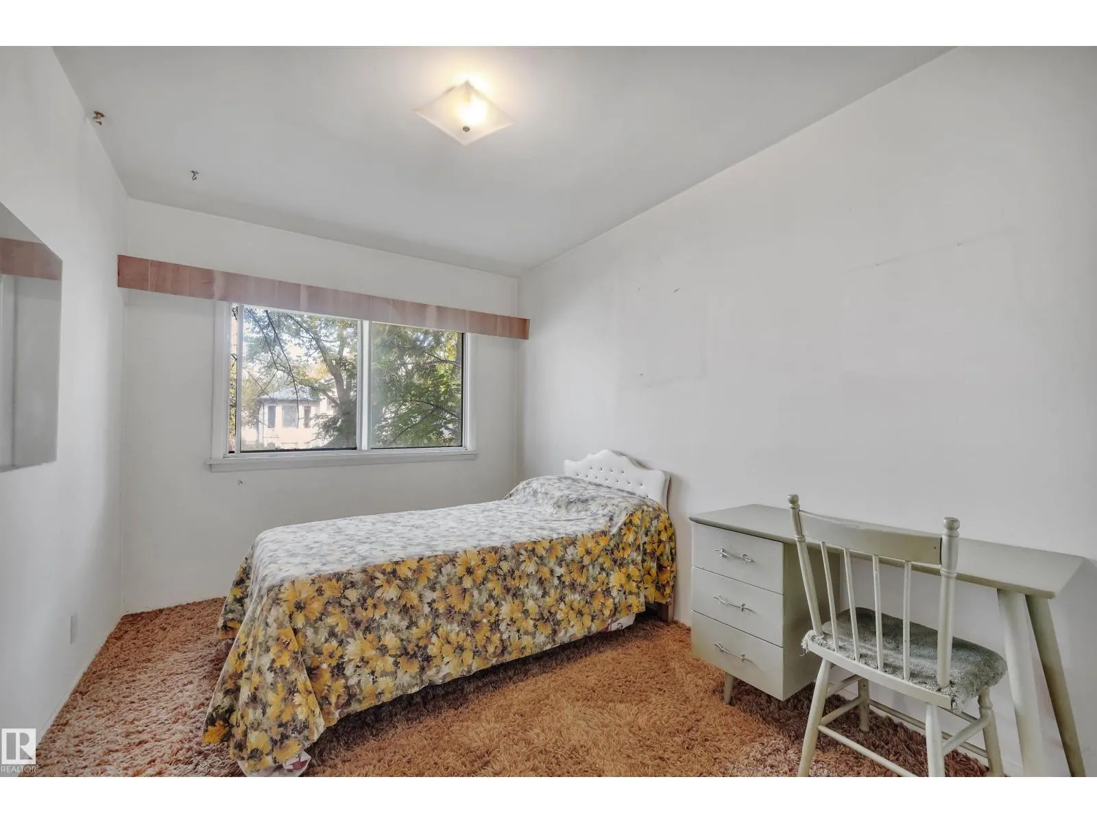 8941 79 AV NW
