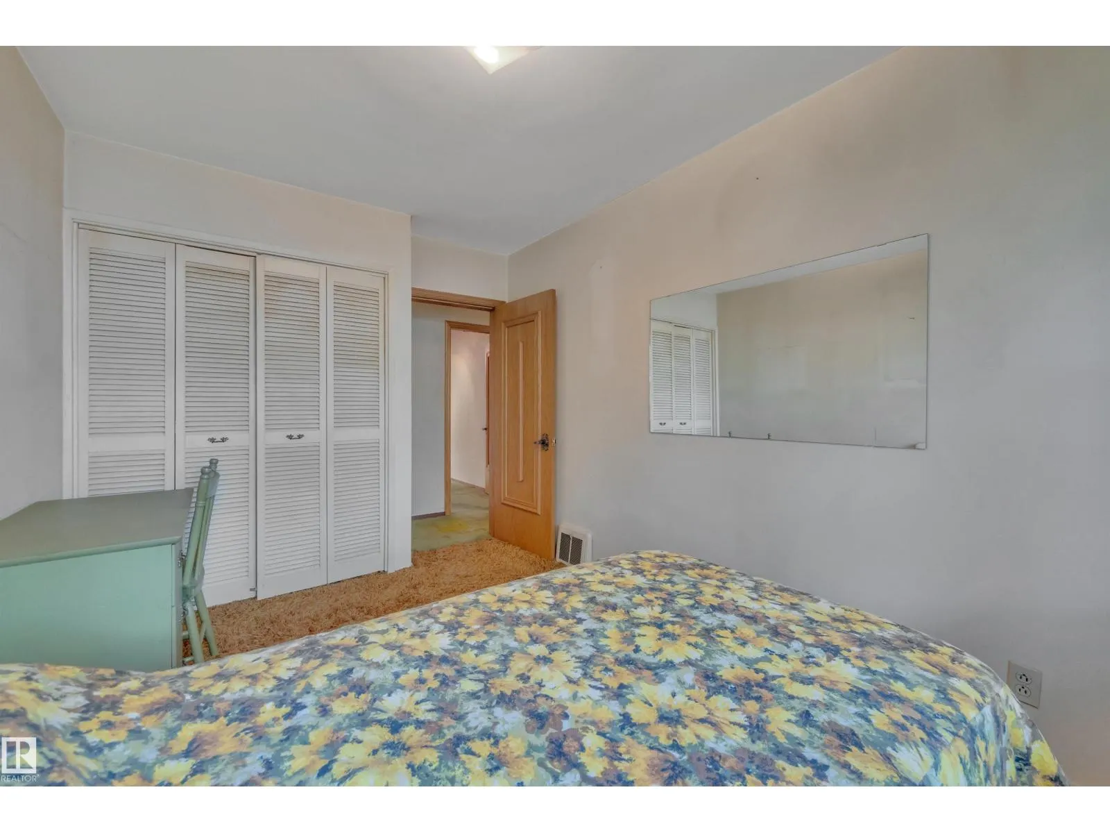 8941 79 AV NW