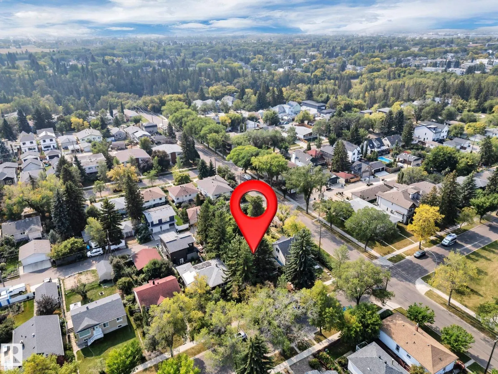 8941 79 AV NW