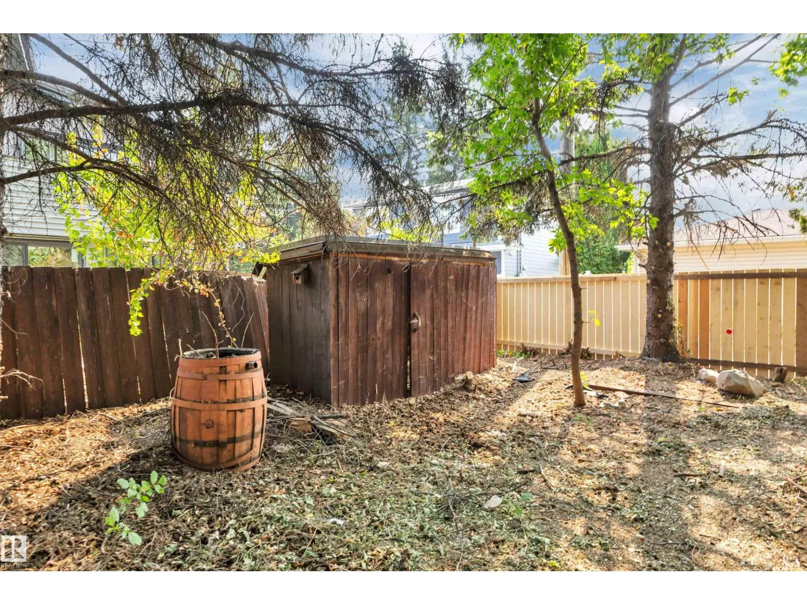 8941 79 AV NW