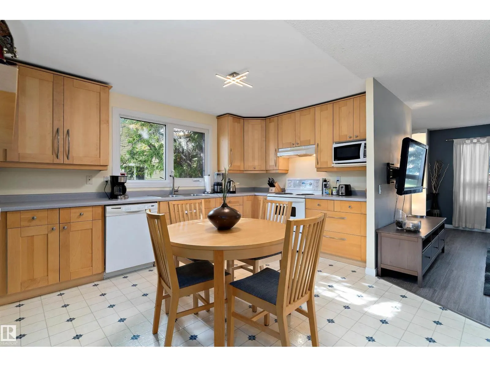 4703 36 AV NW