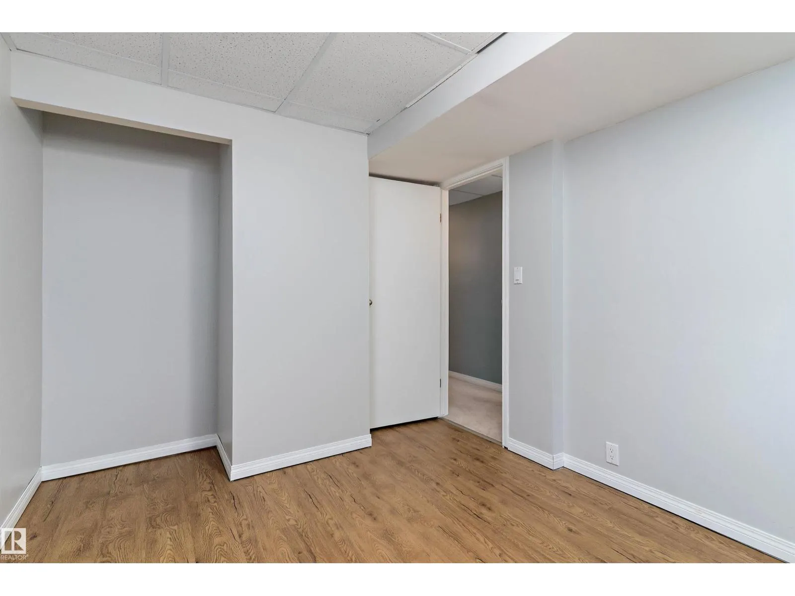 4703 36 AV NW