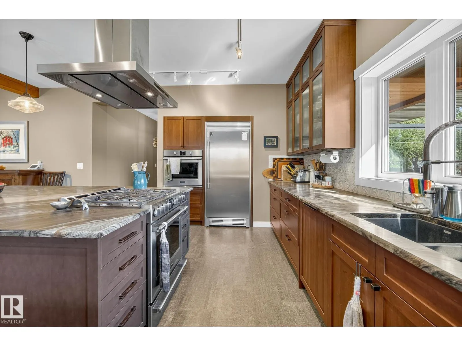 5904 110 ST NW