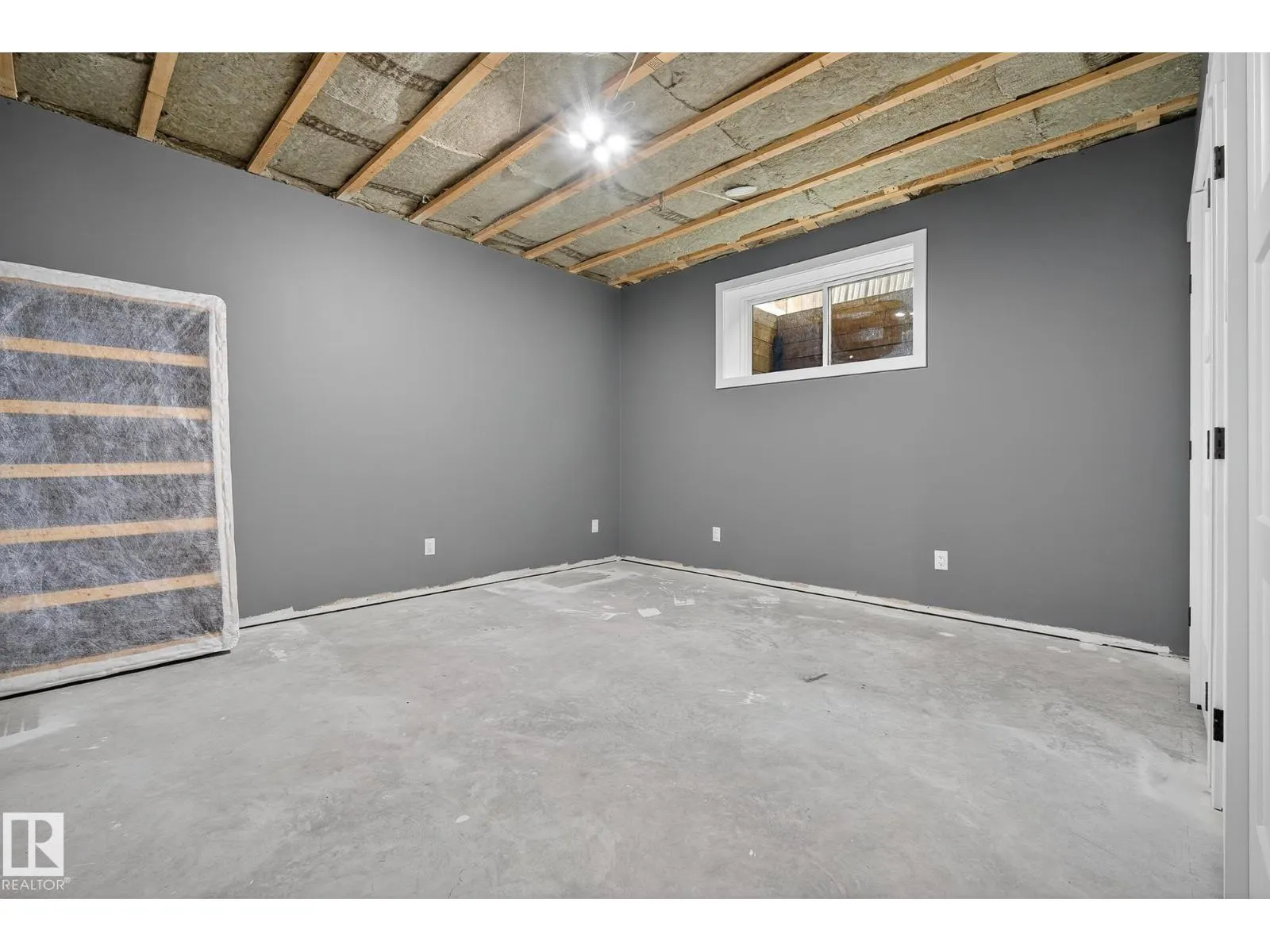 5904 110 ST NW