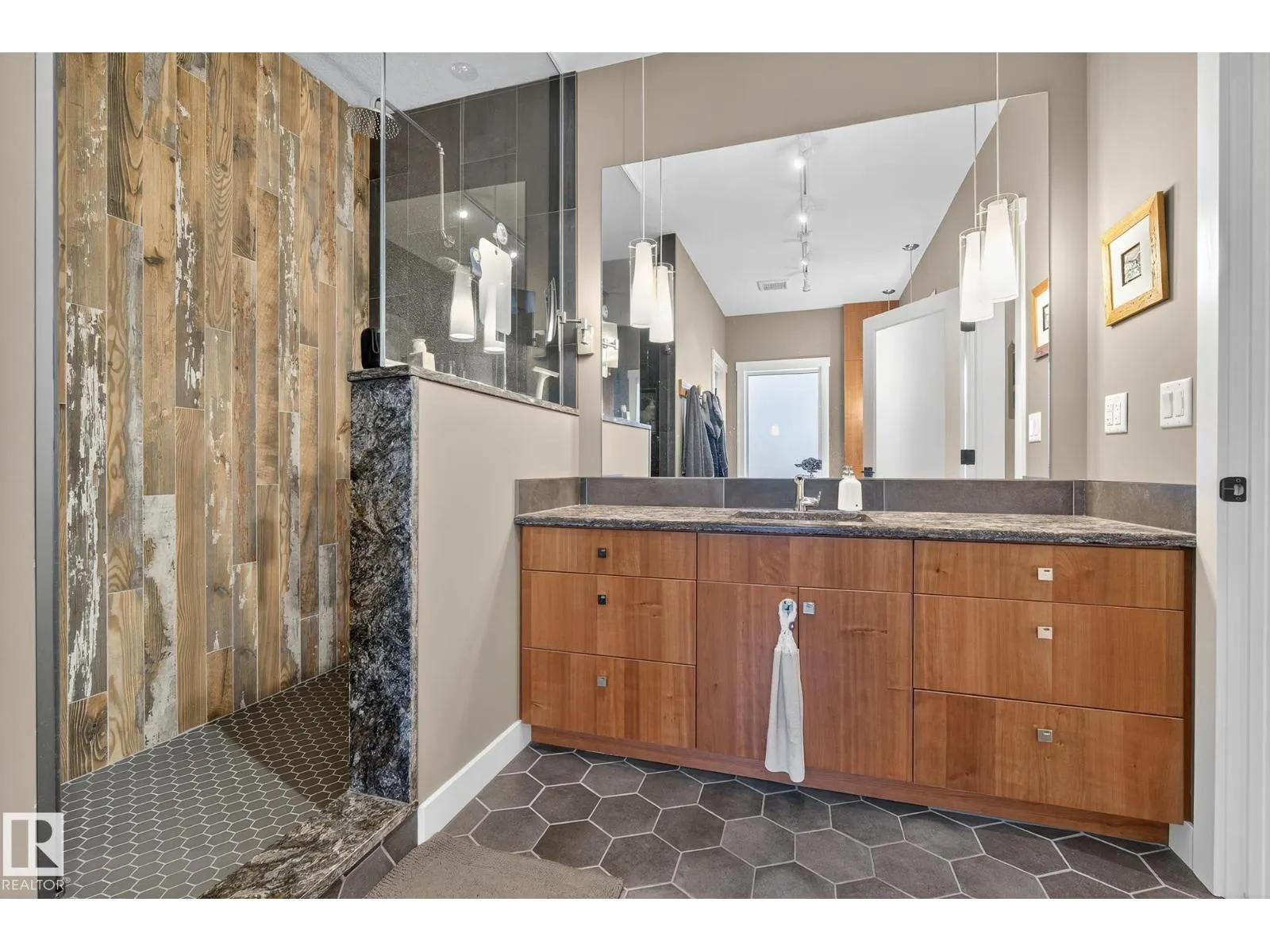 5904 110 ST NW