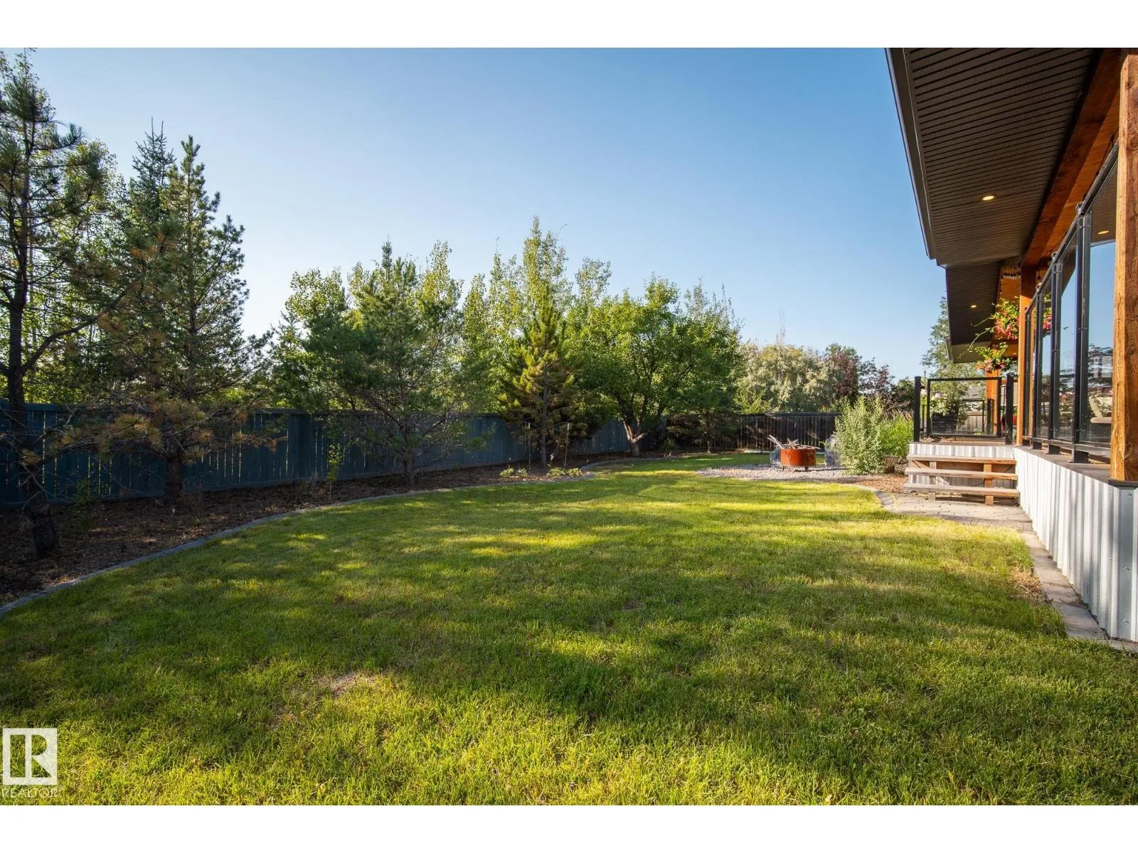5904 110 ST NW