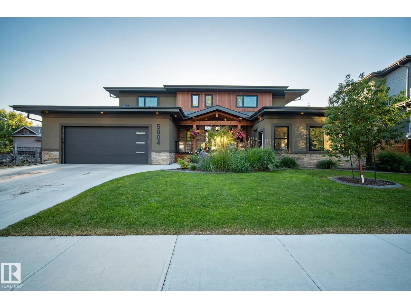 5904 110 ST NW