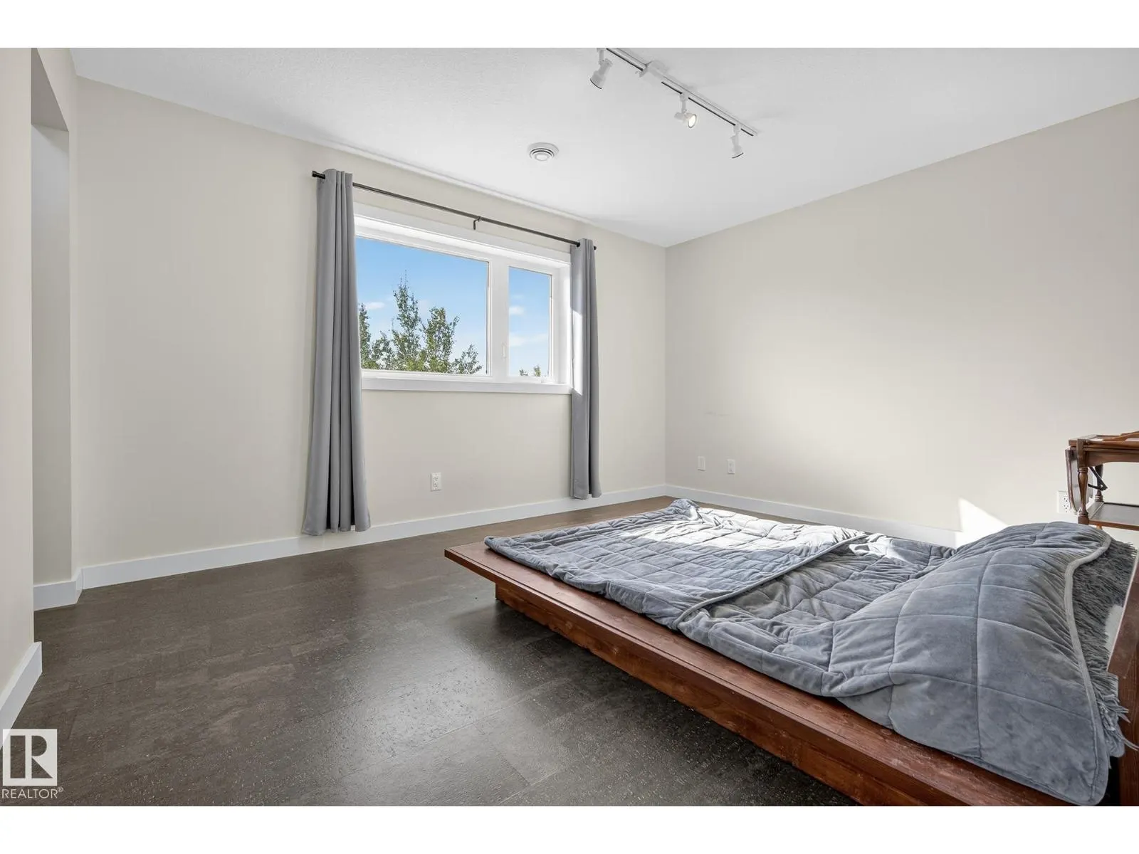 5904 110 ST NW