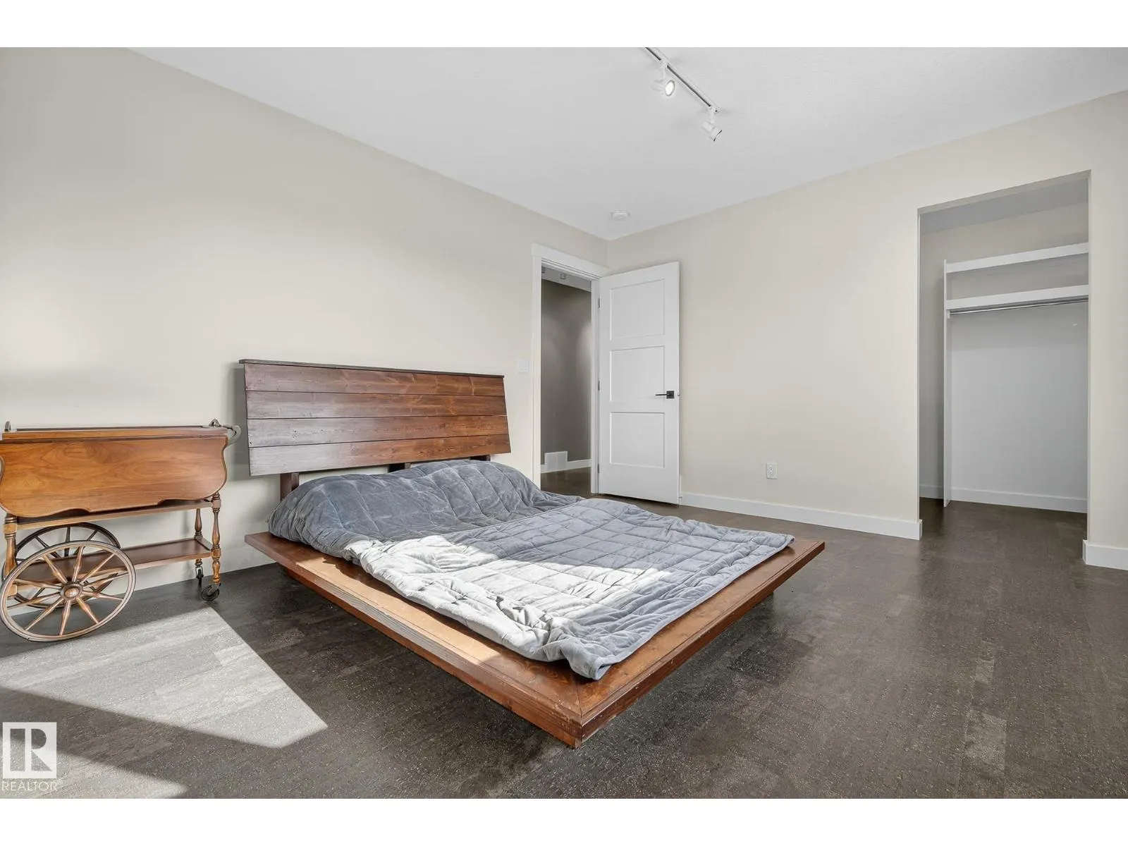 5904 110 ST NW