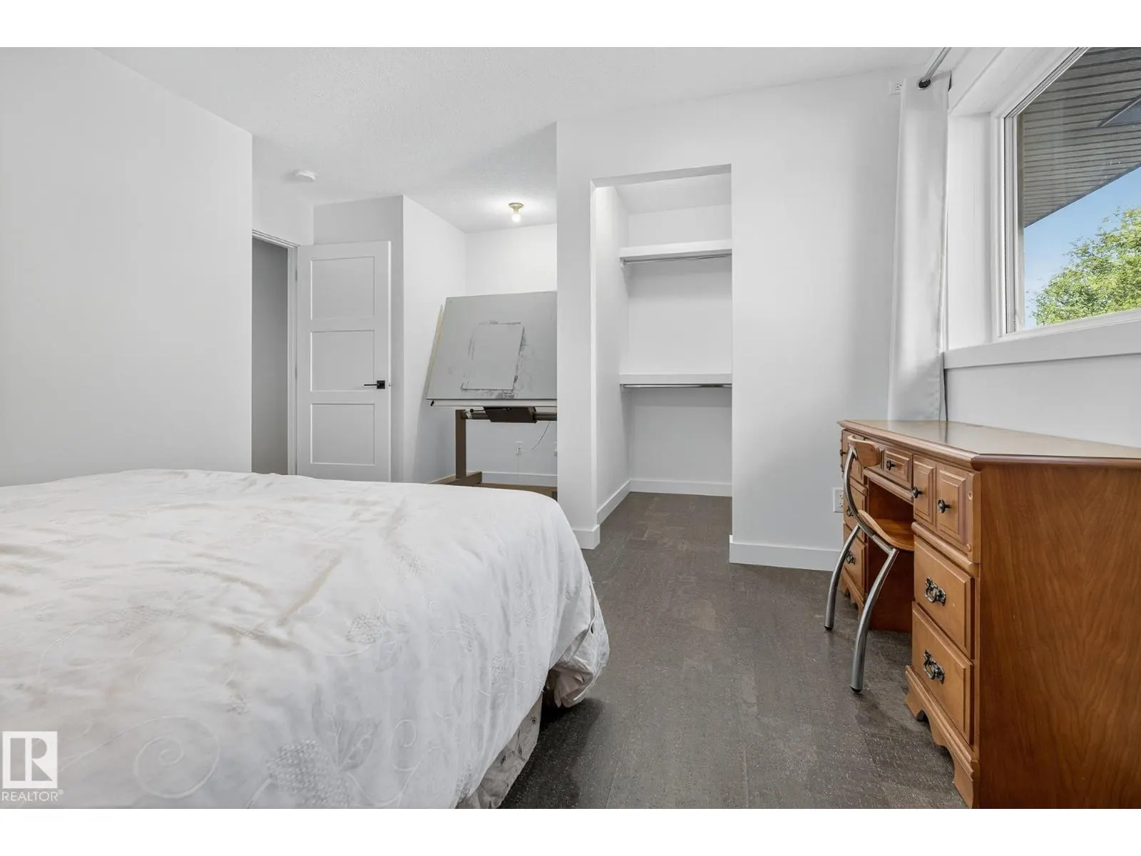 5904 110 ST NW