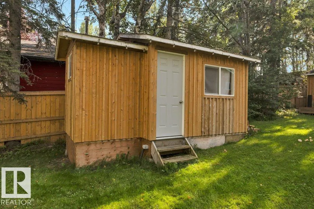 124 Lakeshore DR