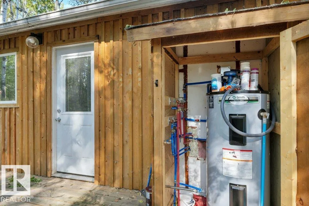 124 Lakeshore DR
