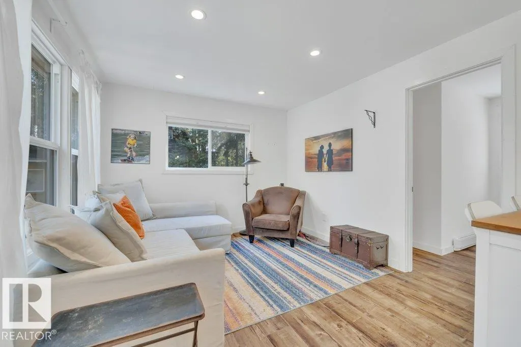 124 Lakeshore DR