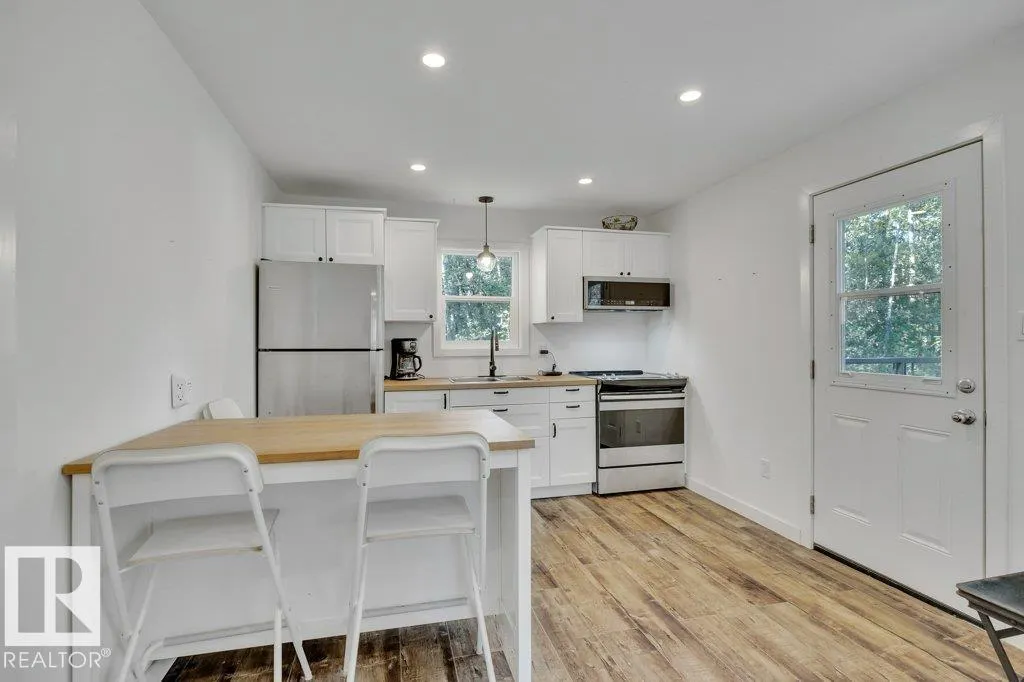 124 Lakeshore DR