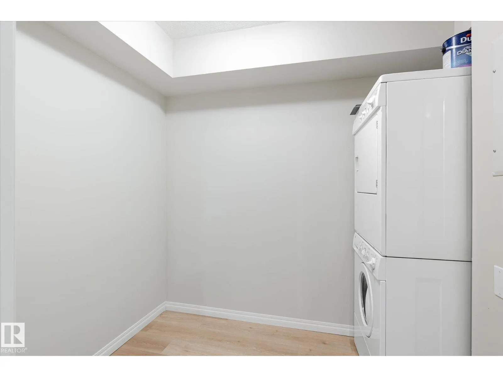 #111 40 SUMMERWOOD BV
