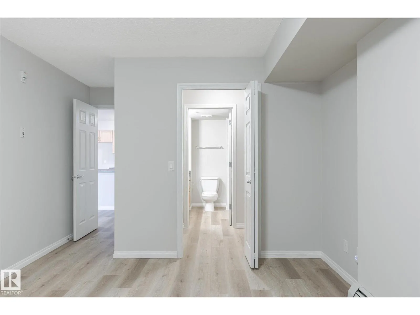 #111 40 SUMMERWOOD BV