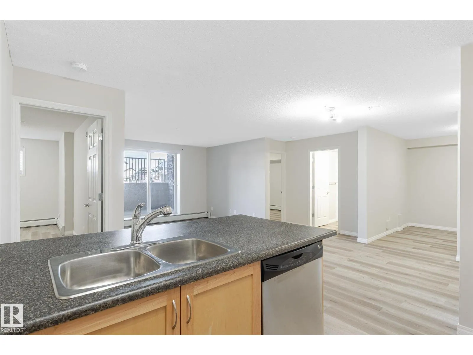 #111 40 SUMMERWOOD BV