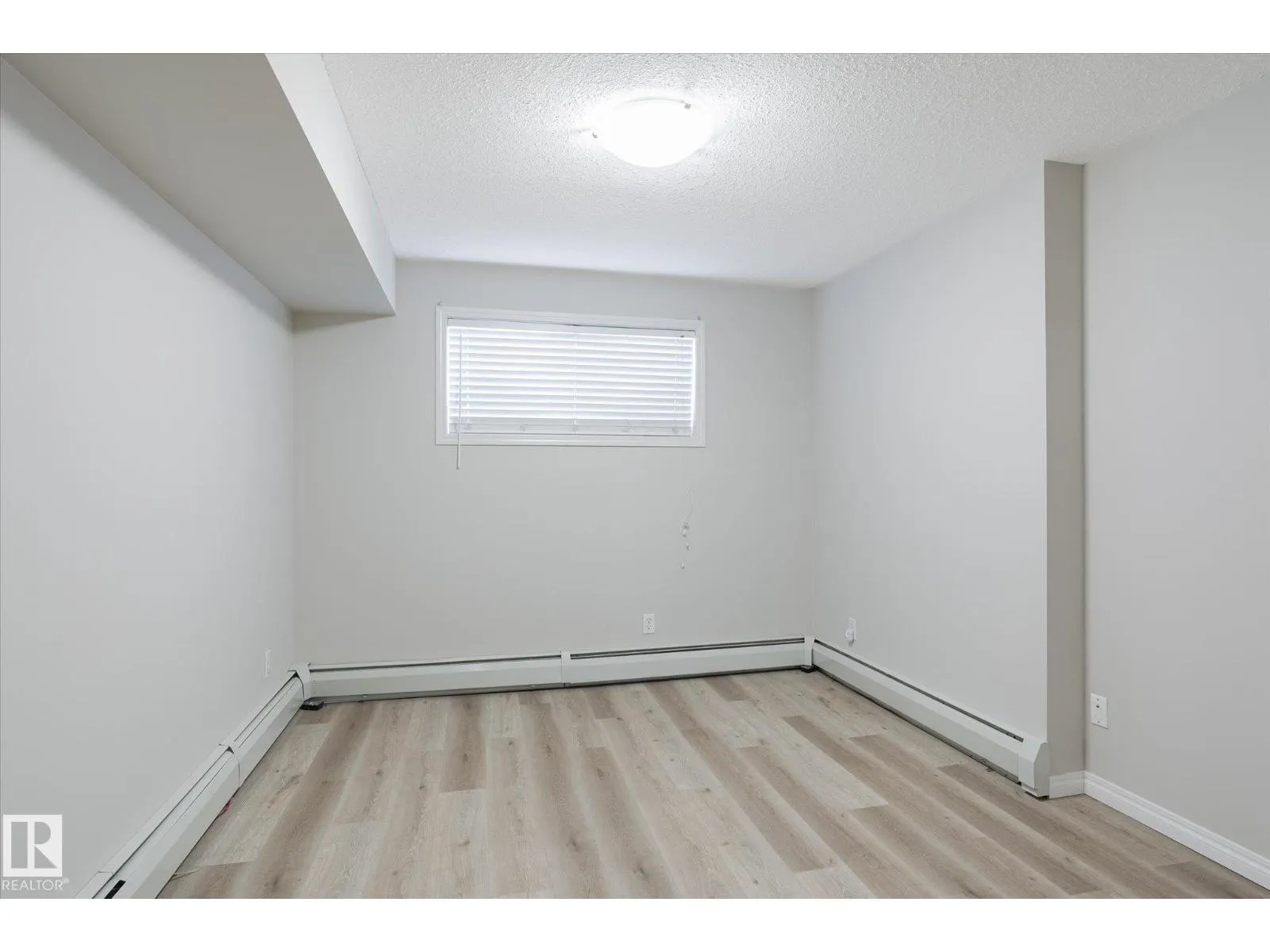 #111 40 SUMMERWOOD BV