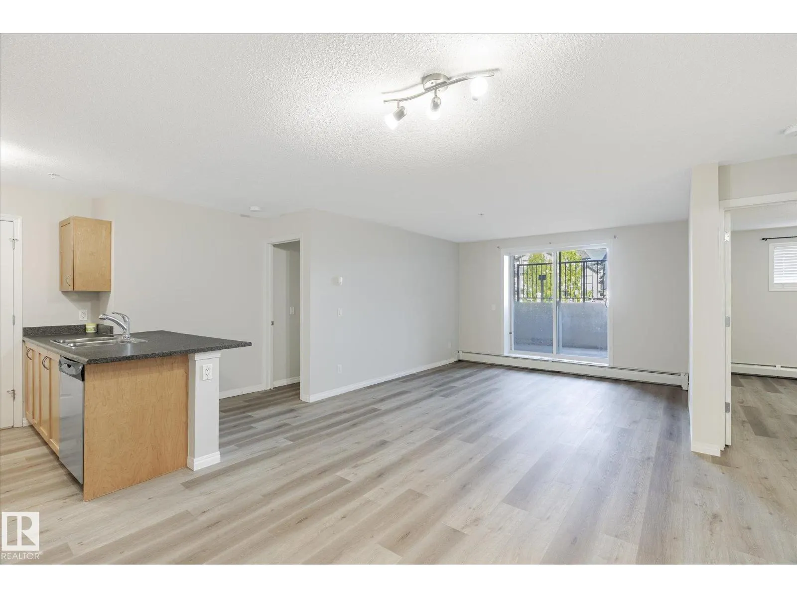 #111 40 SUMMERWOOD BV