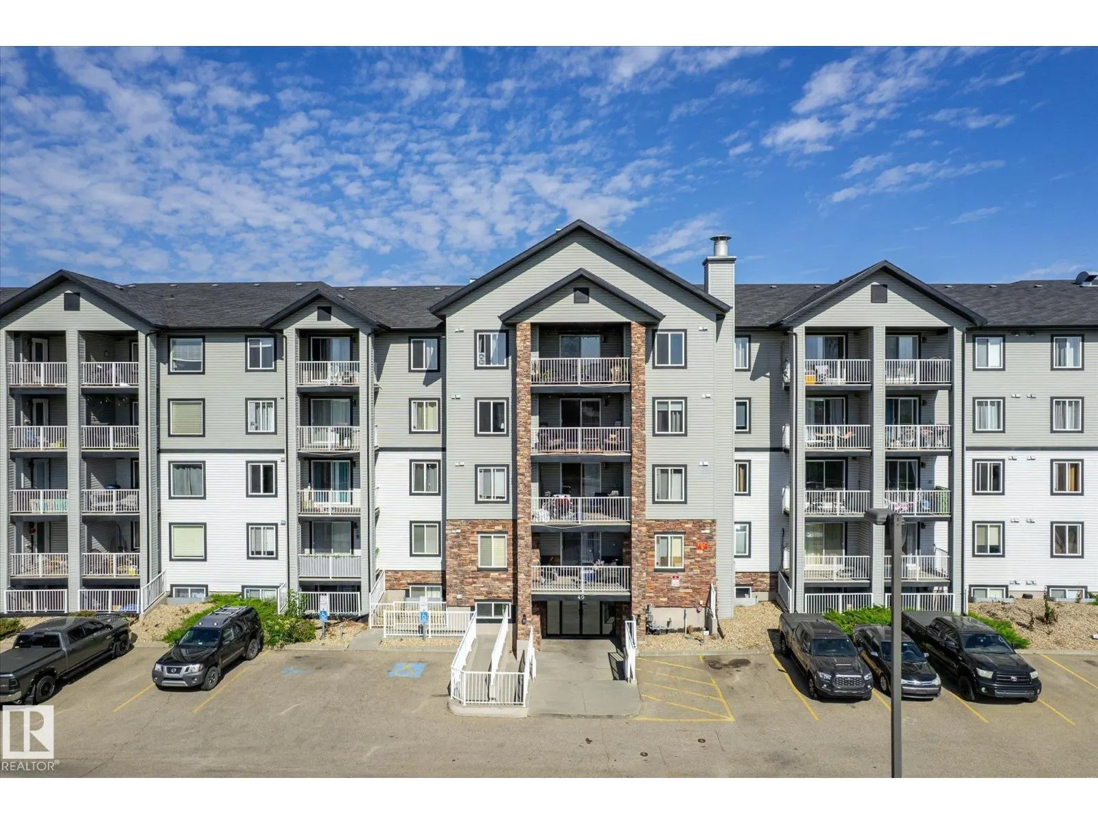 #111 40 SUMMERWOOD BV