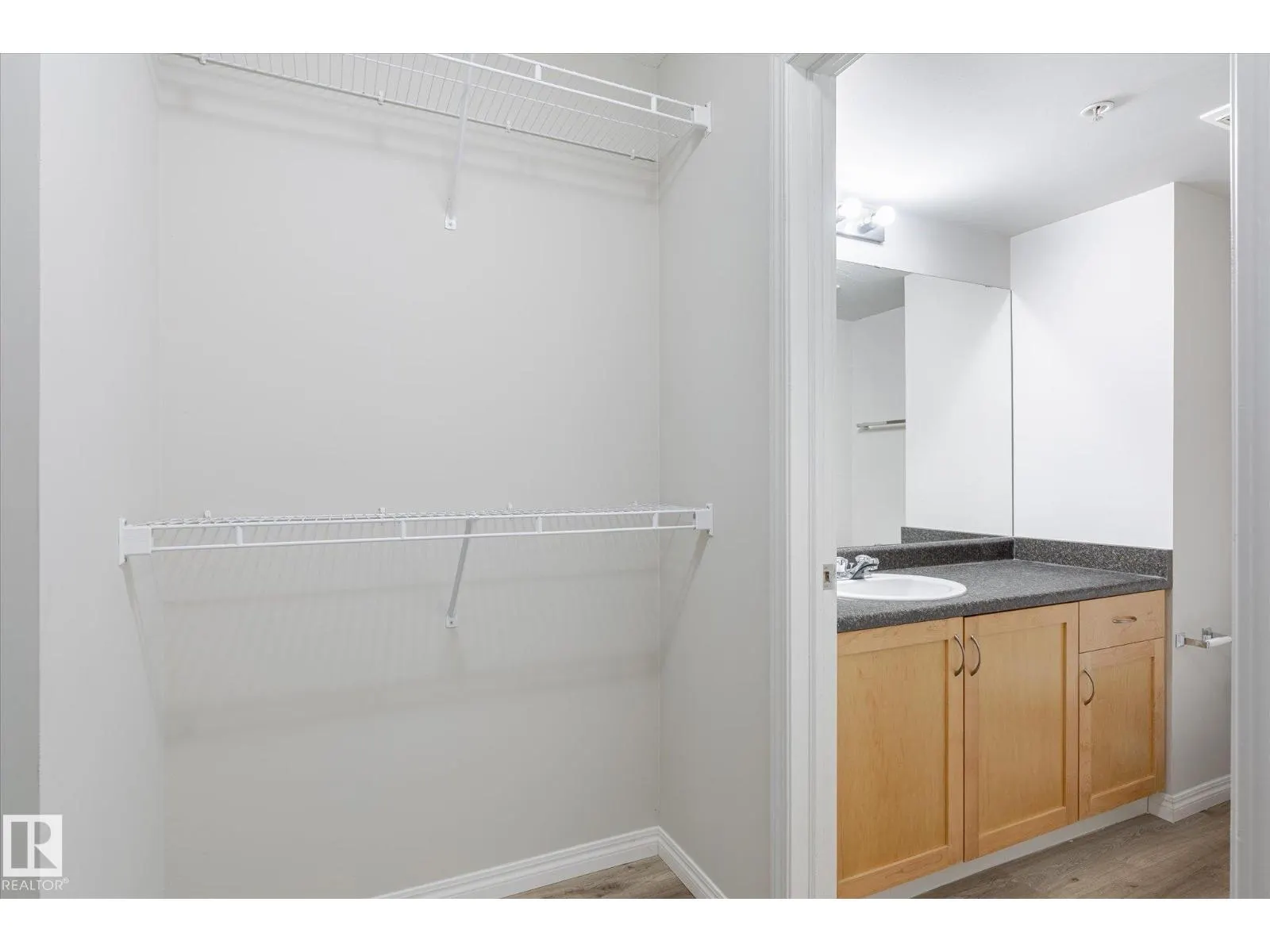 #111 40 SUMMERWOOD BV