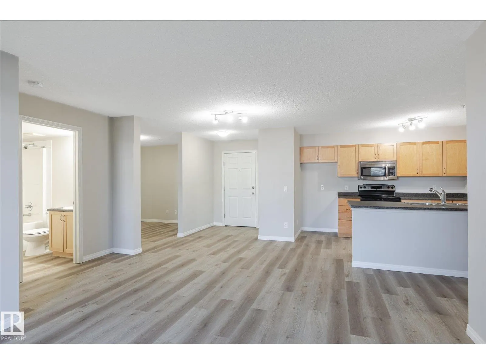 #111 40 SUMMERWOOD BV