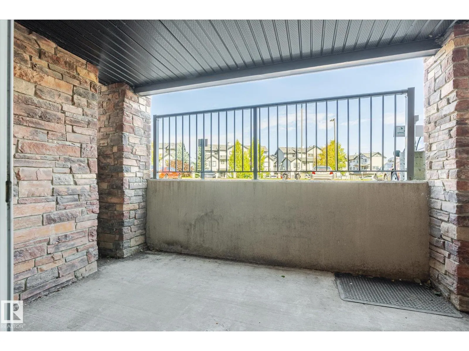 #111 40 SUMMERWOOD BV