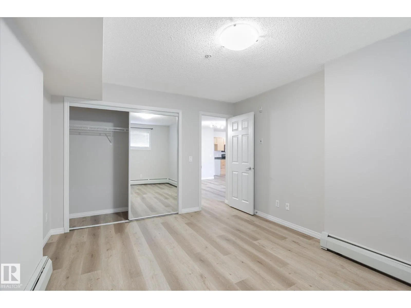 #111 40 SUMMERWOOD BV
