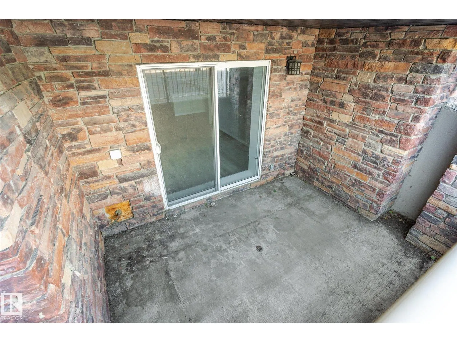 #111 40 SUMMERWOOD BV