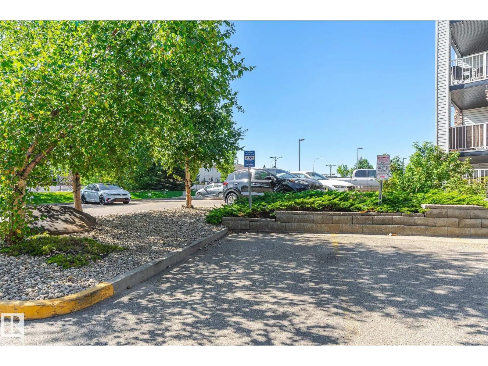 #111 40 SUMMERWOOD BV