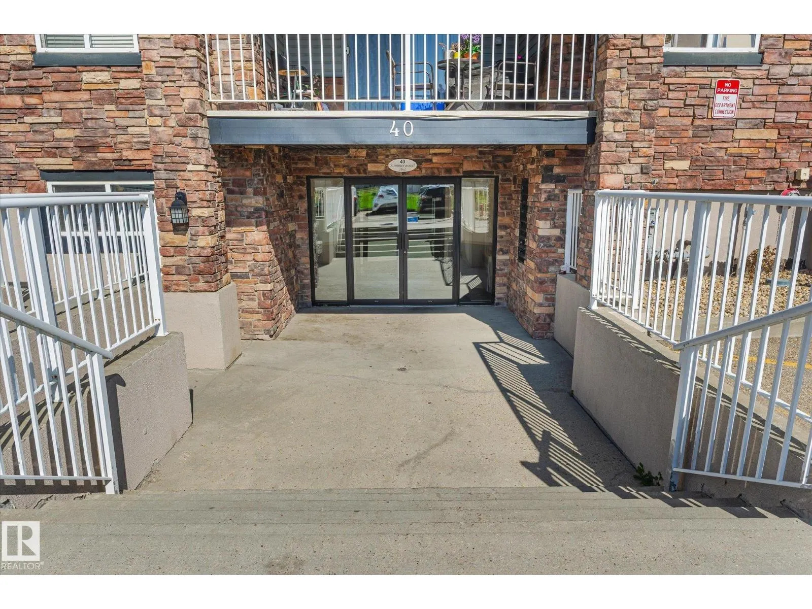 #111 40 SUMMERWOOD BV