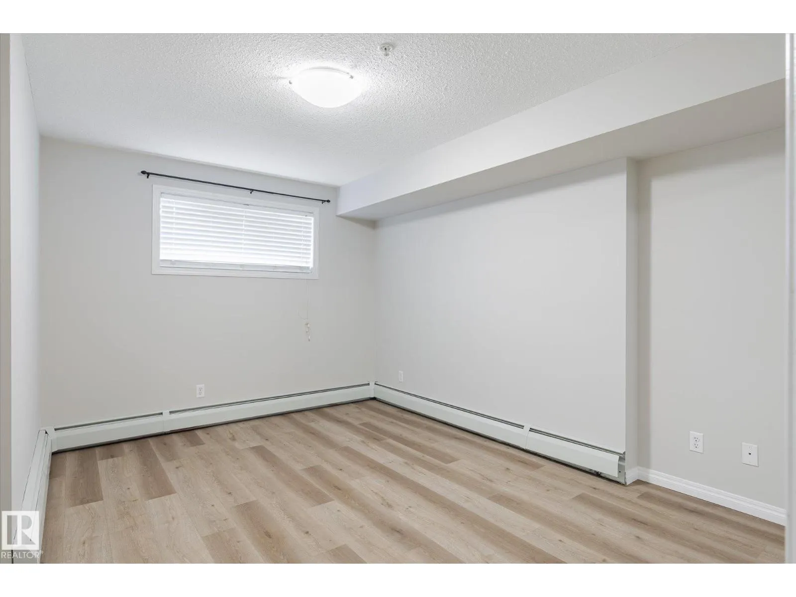 #111 40 SUMMERWOOD BV