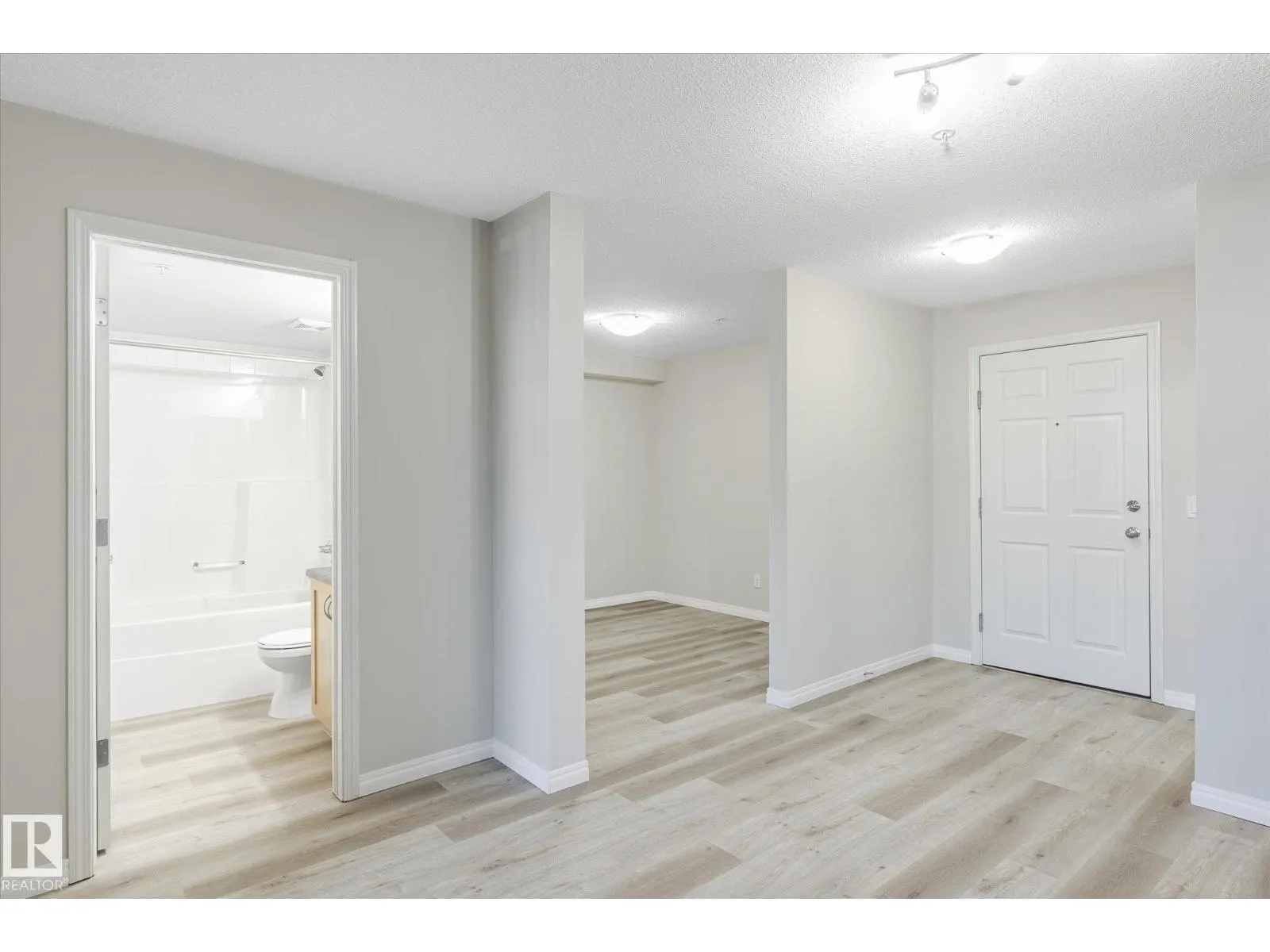 #111 40 SUMMERWOOD BV