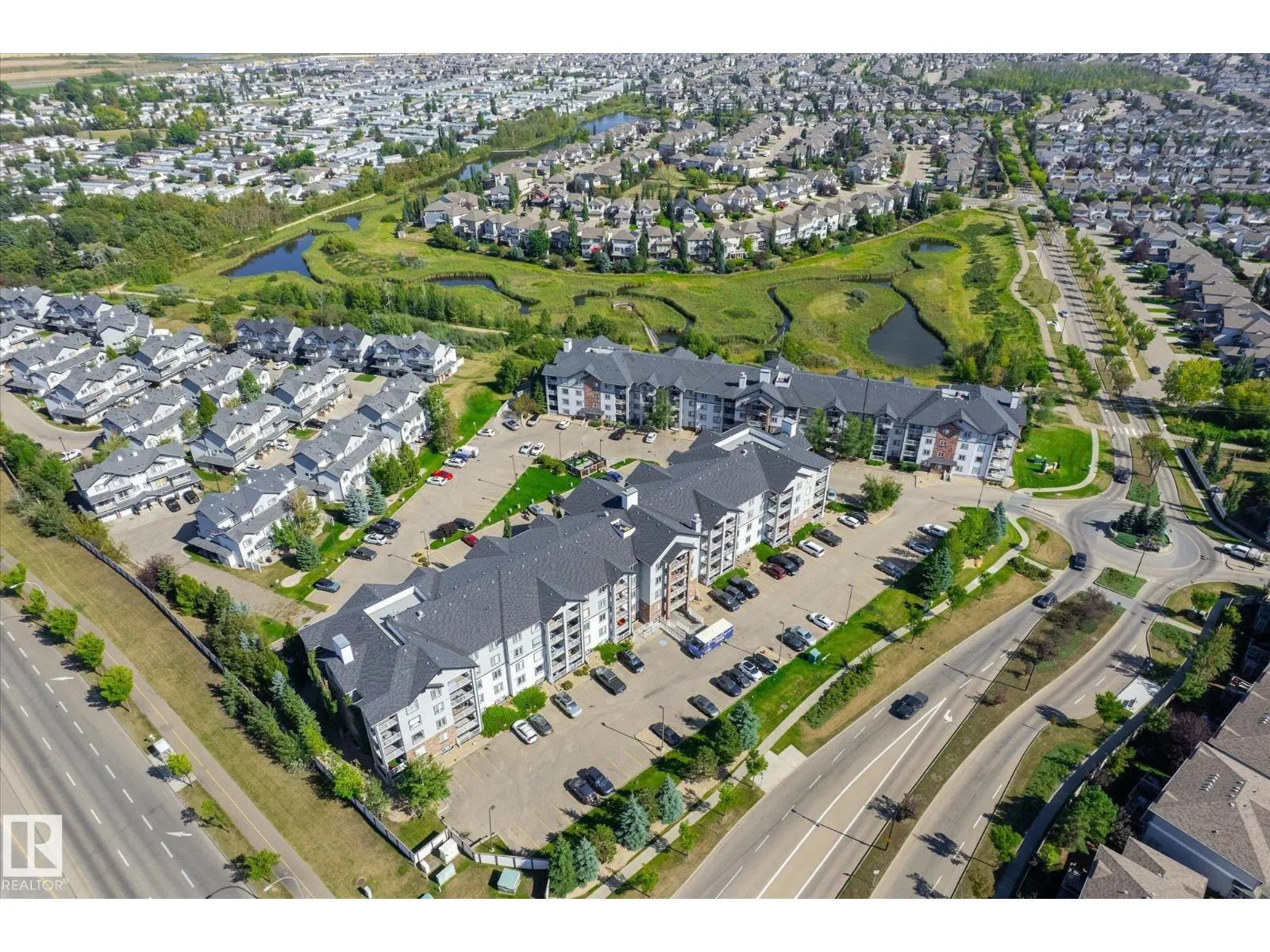 #111 40 SUMMERWOOD BV