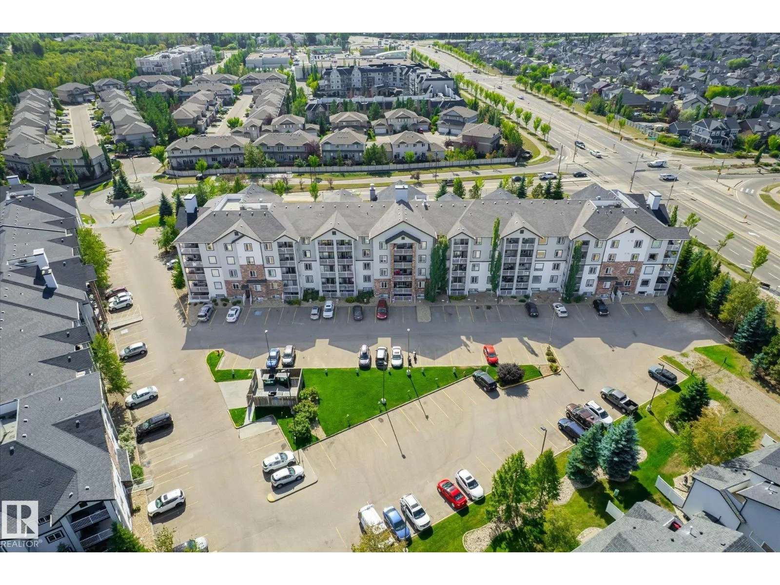 #111 40 SUMMERWOOD BV