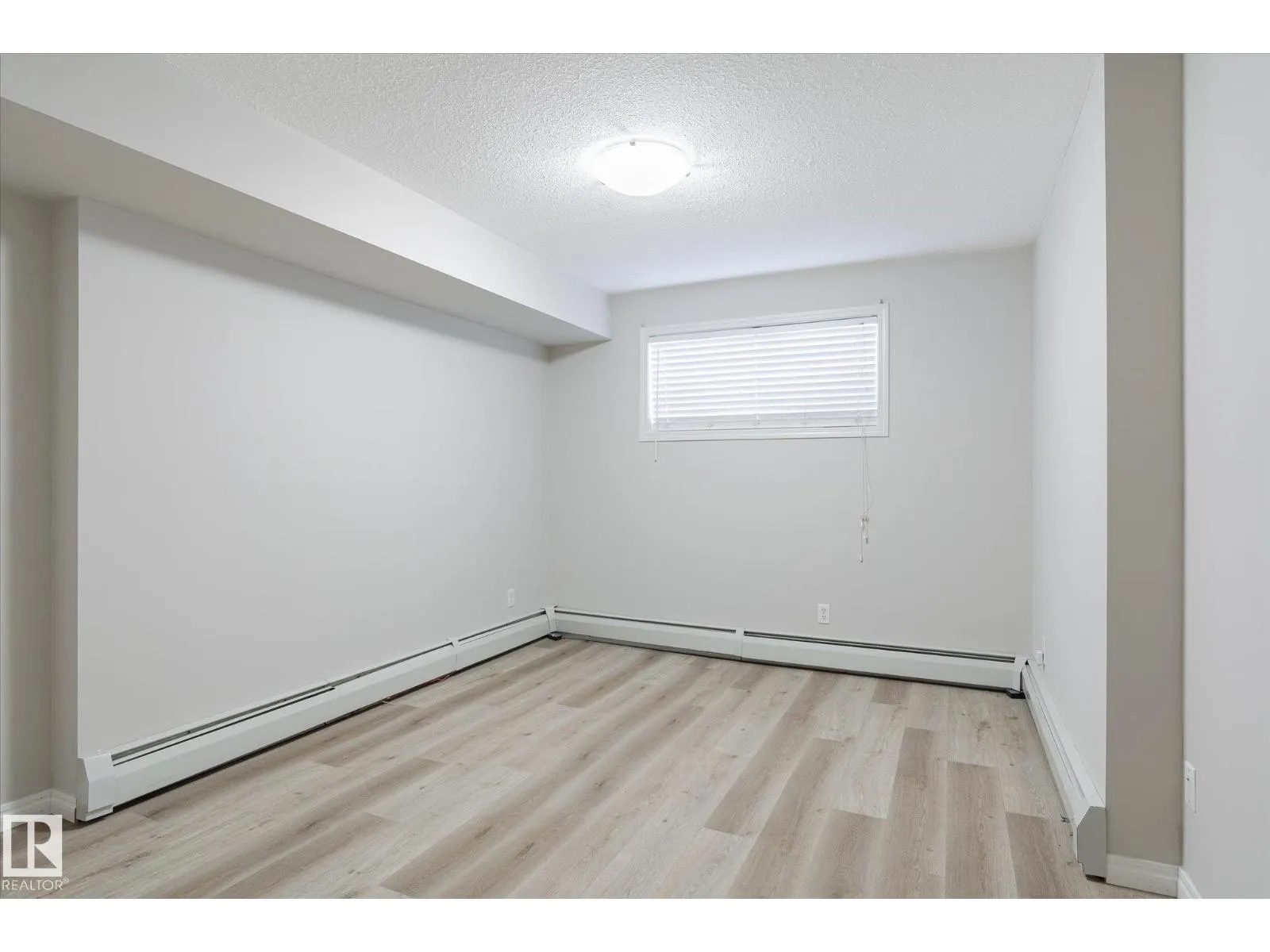 #111 40 SUMMERWOOD BV