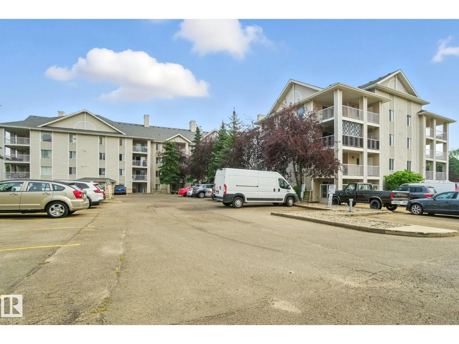 #2207 11214 80 ST NW