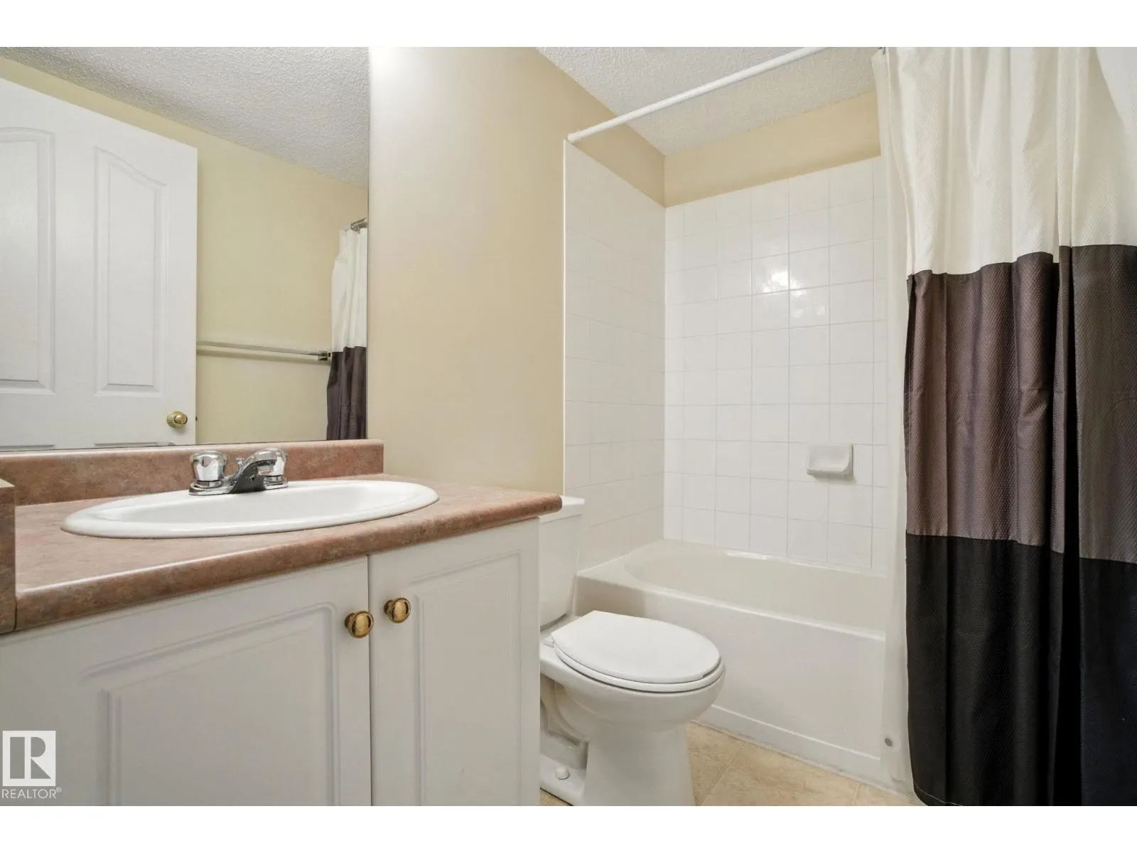 #2207 11214 80 ST NW