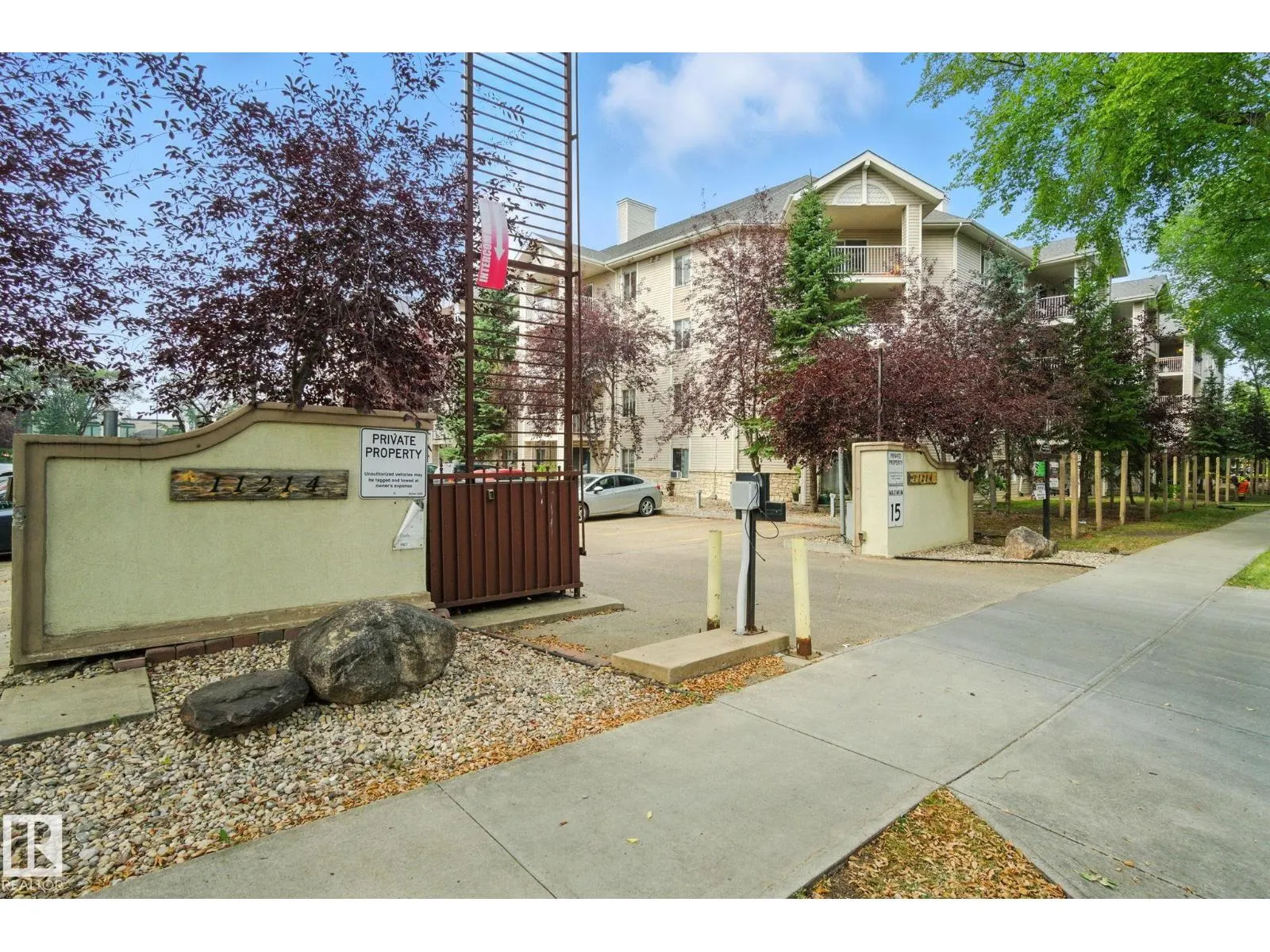 #2207 11214 80 ST NW