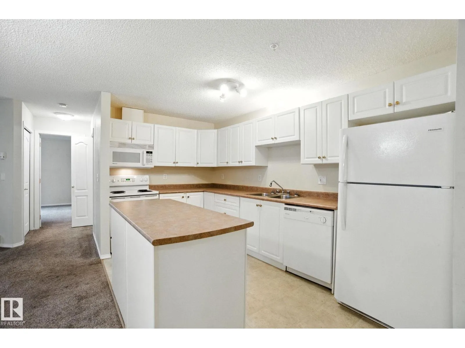#2207 11214 80 ST NW