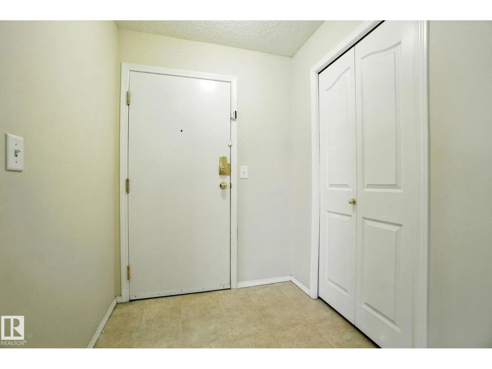 #2207 11214 80 ST NW