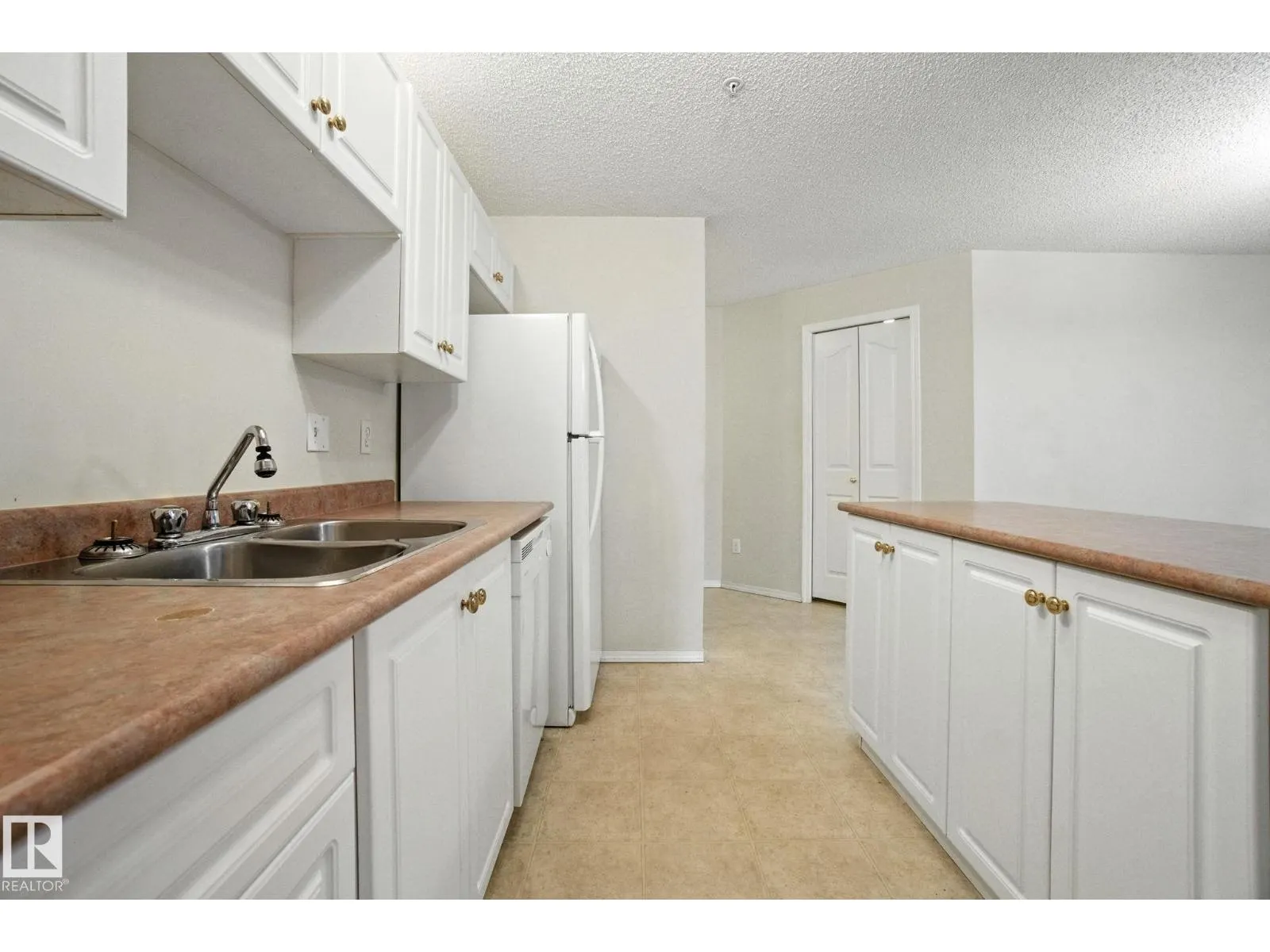 #2207 11214 80 ST NW