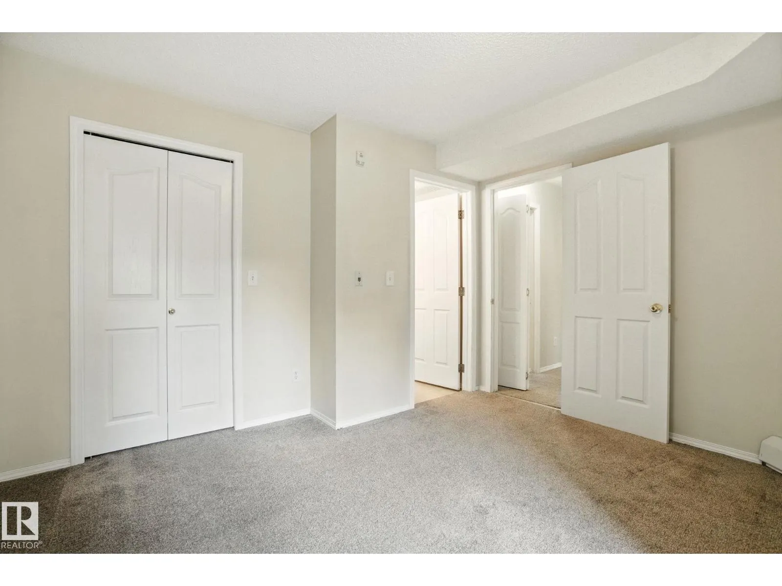 #2207 11214 80 ST NW