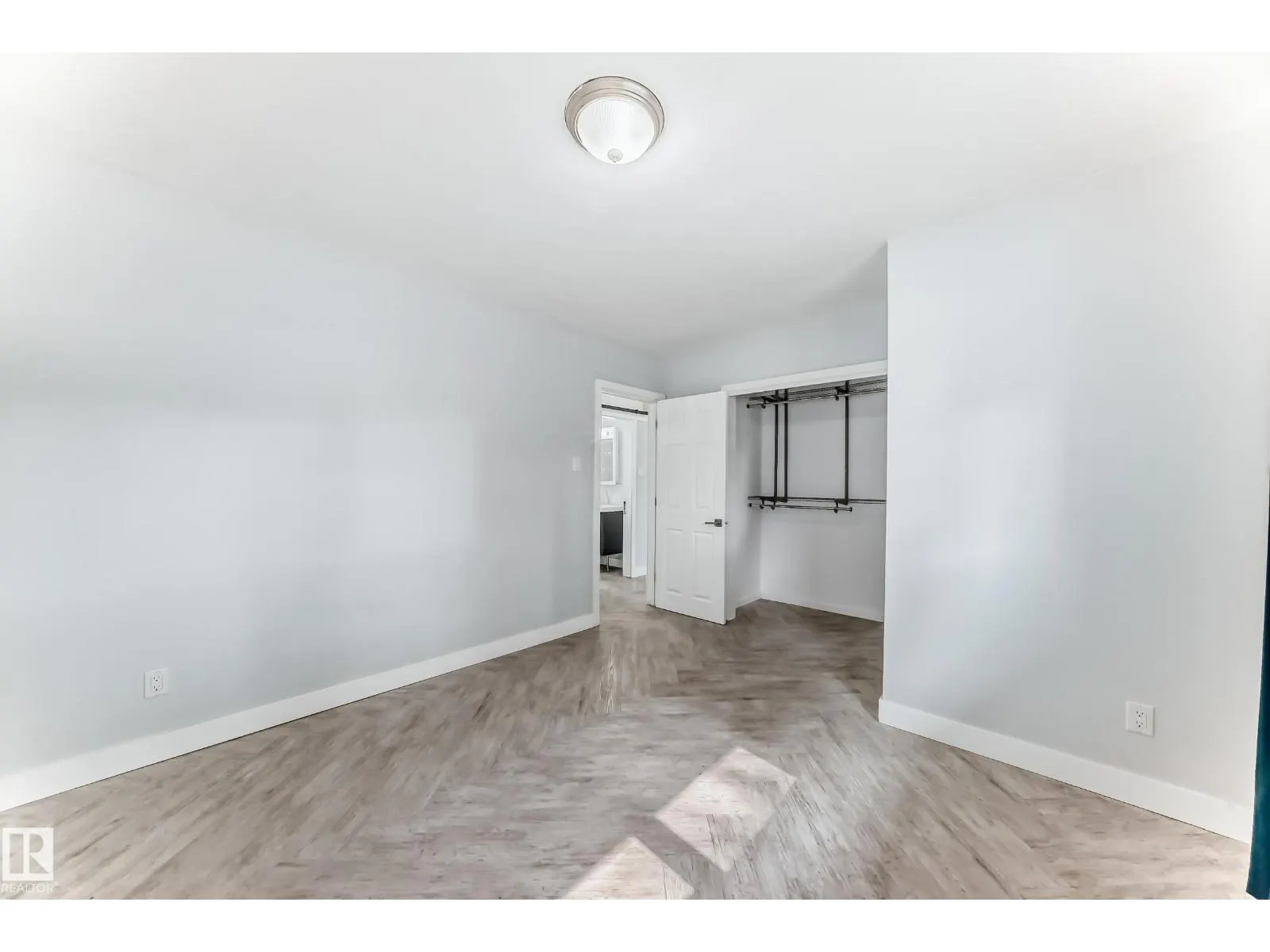 4038 113 AV NW